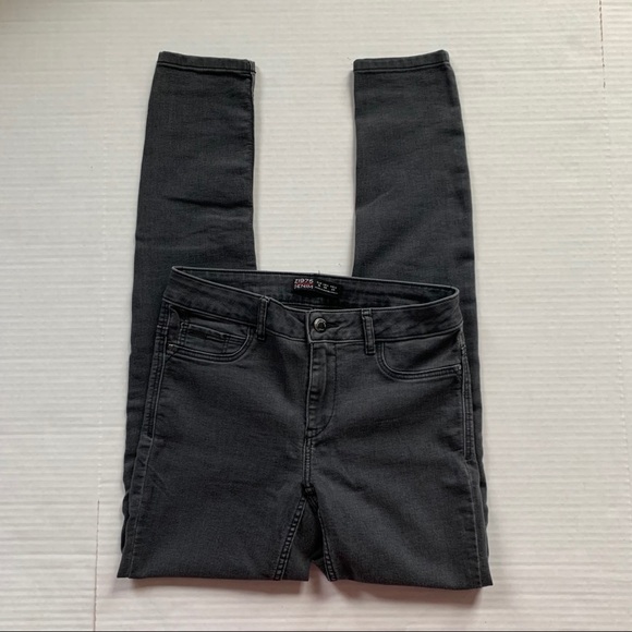 🎉6/$26🎉 ZARA Black Wash Skinny Jeans
